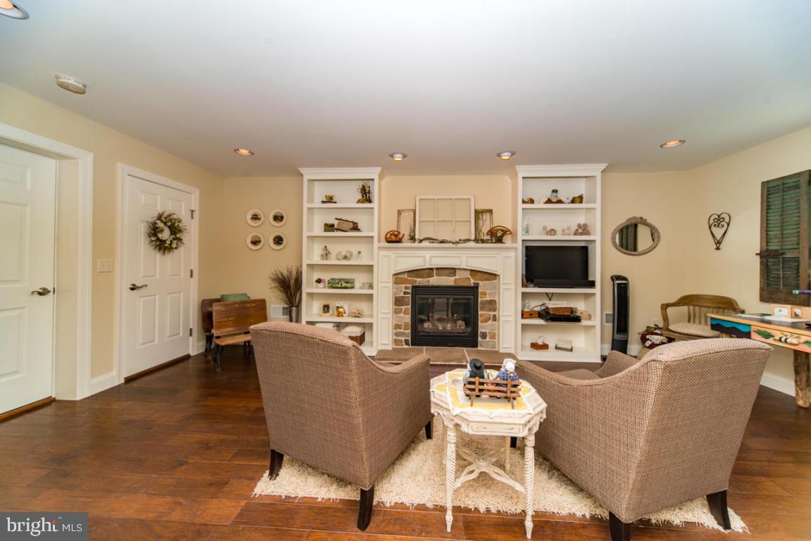 HOME TOWNE SQUARE - Residential