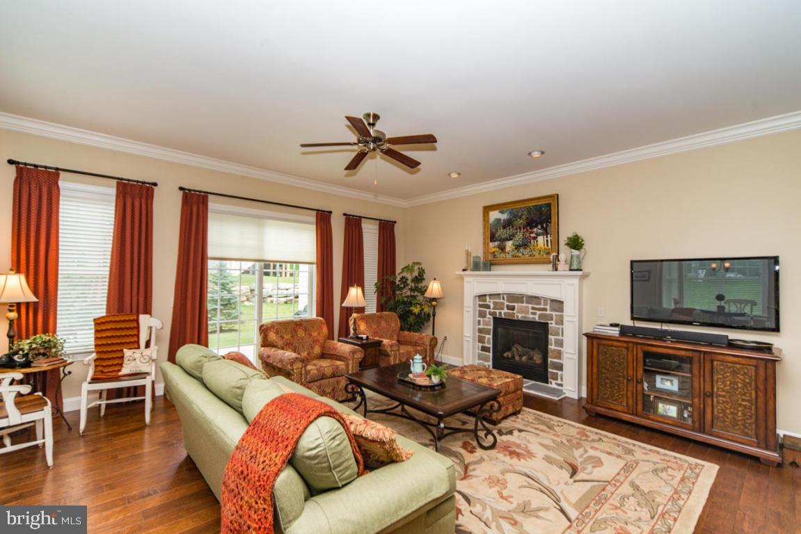 HOME TOWNE SQUARE - Residential