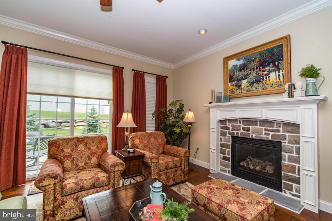 HOME TOWNE SQUARE - Residential