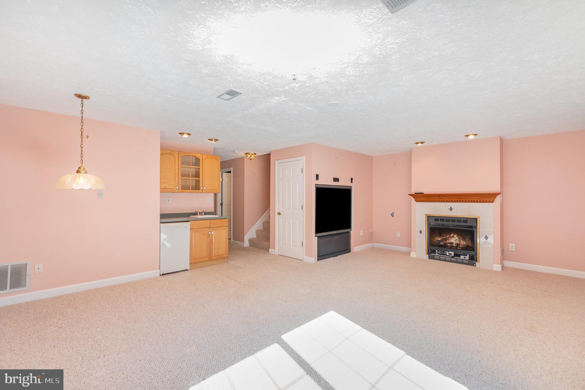 DEER SPRING - Residential