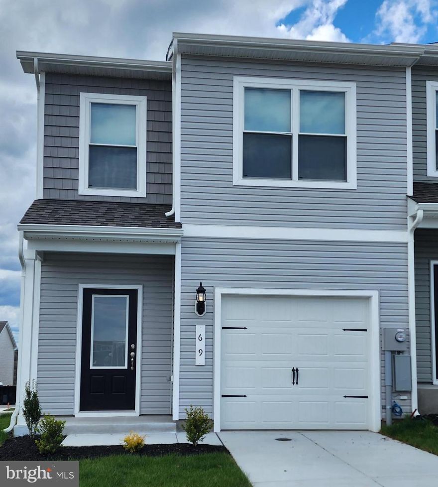 For rent, very nice well cared for 2 level Townhome in Homeplace at Riverside. This 3 bedroom 2 1/2 bath home with 1 car garage is ready for a new tenant. Rent is $1850 per month, $1850 security deposit, $55 per adult application fee. 1 pet accepted on a case by case basis with an additional $50 per month pet rent. Tenant pays all utilities and must have renter's insurance. Applications accepted on Long and Foster website.
