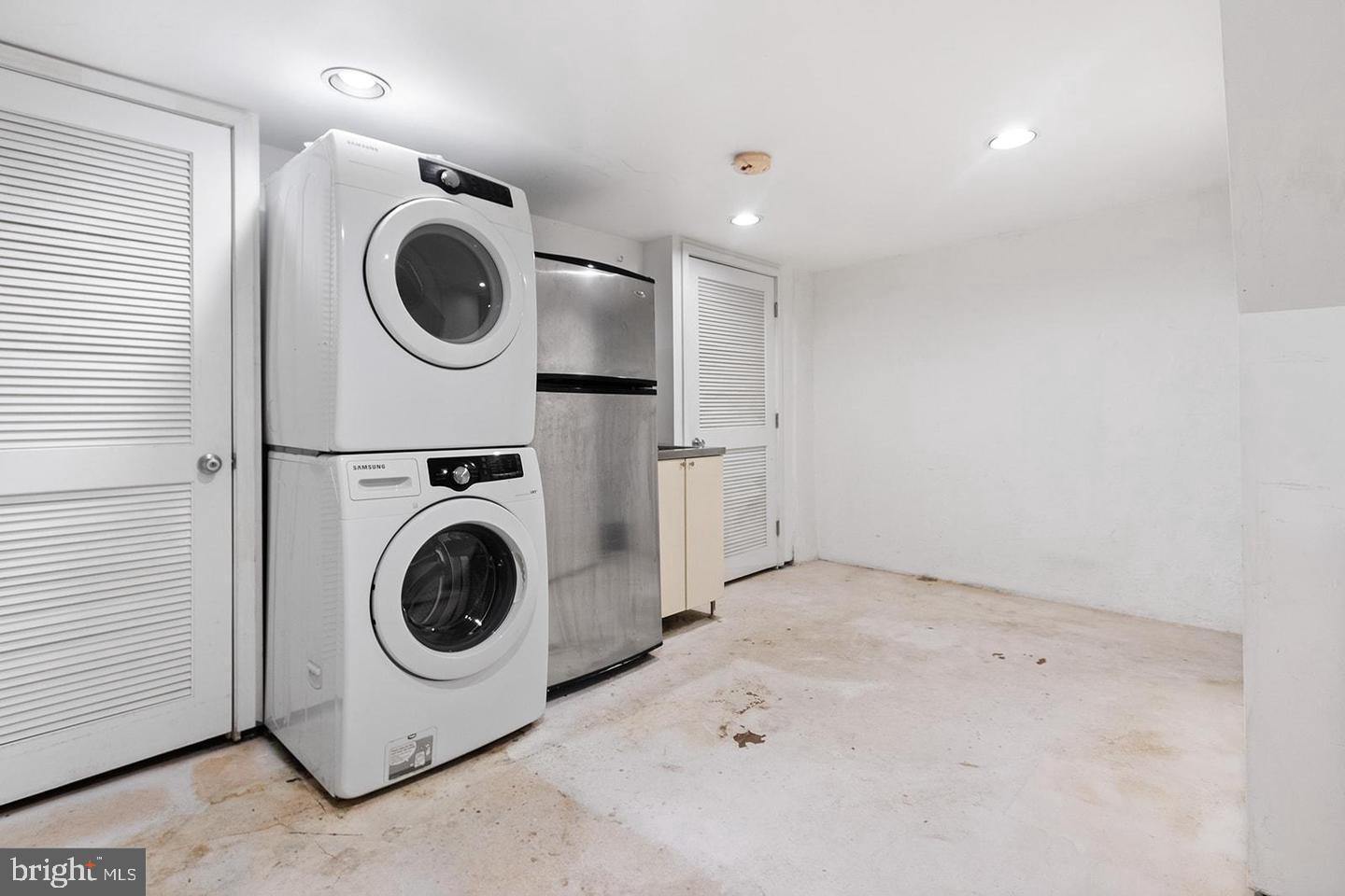 QUEEN VILLAGE - Residential Lease