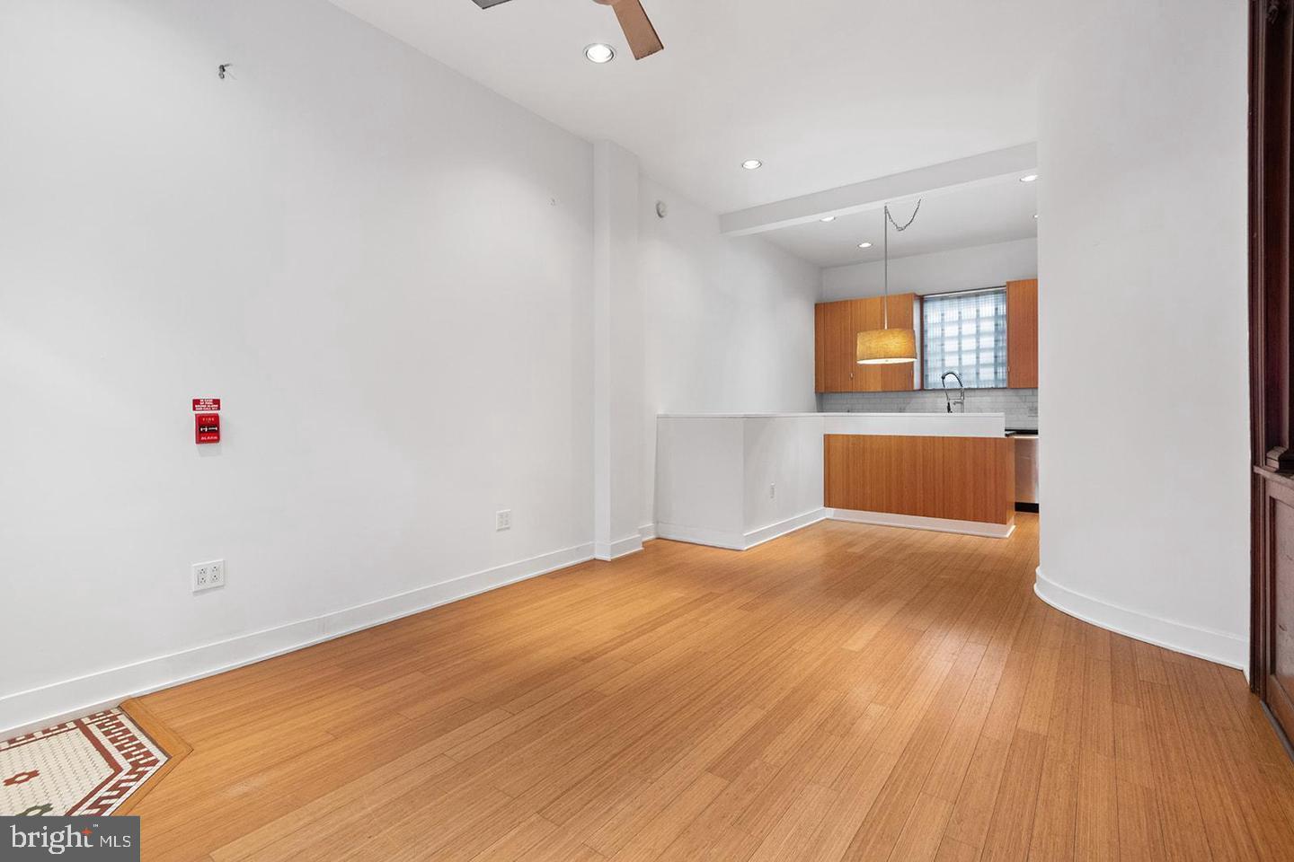 QUEEN VILLAGE - Residential Lease