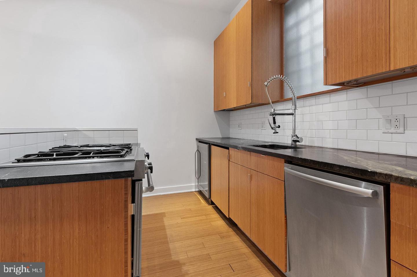 QUEEN VILLAGE - Residential Lease