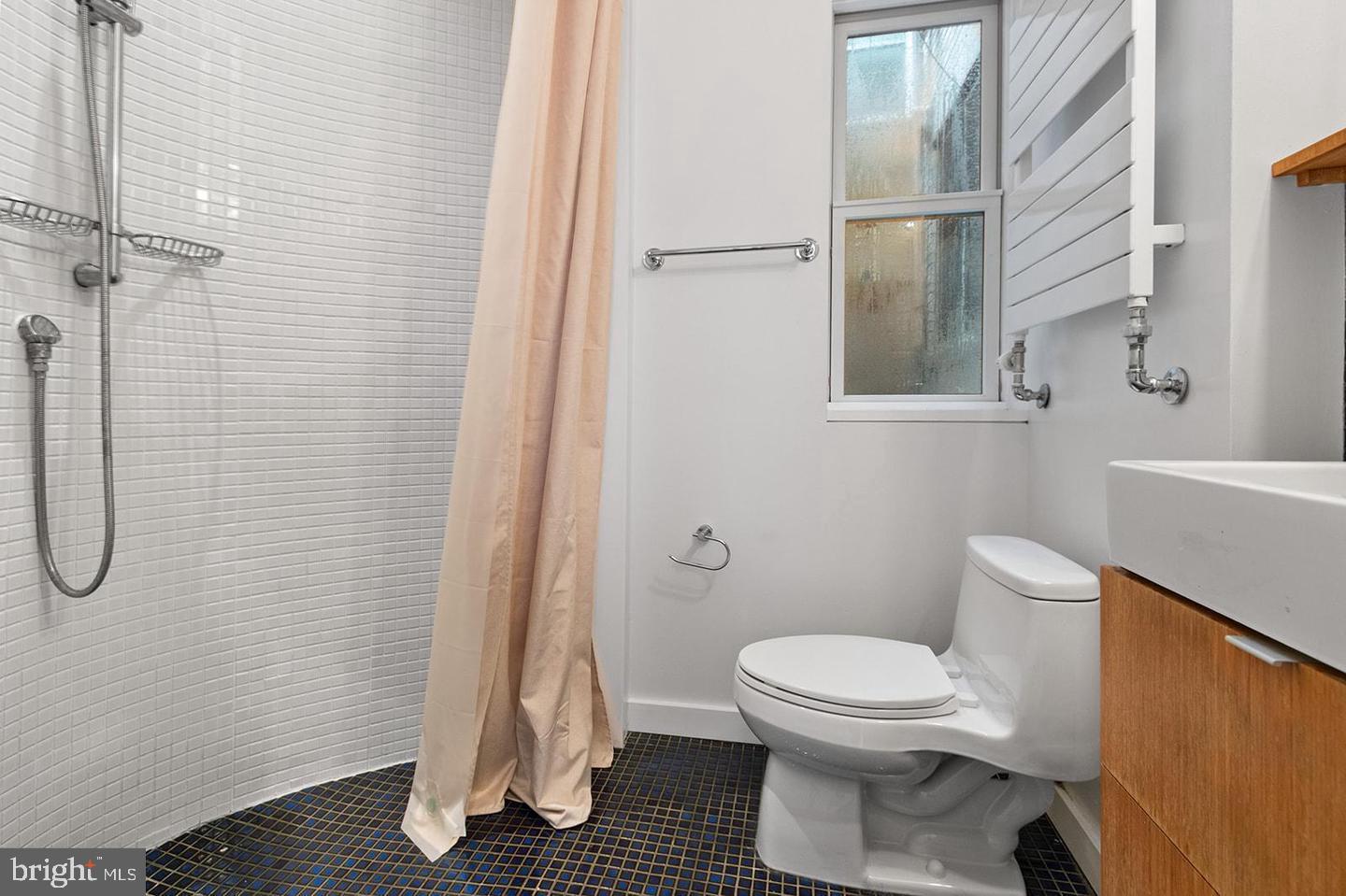 QUEEN VILLAGE - Residential Lease