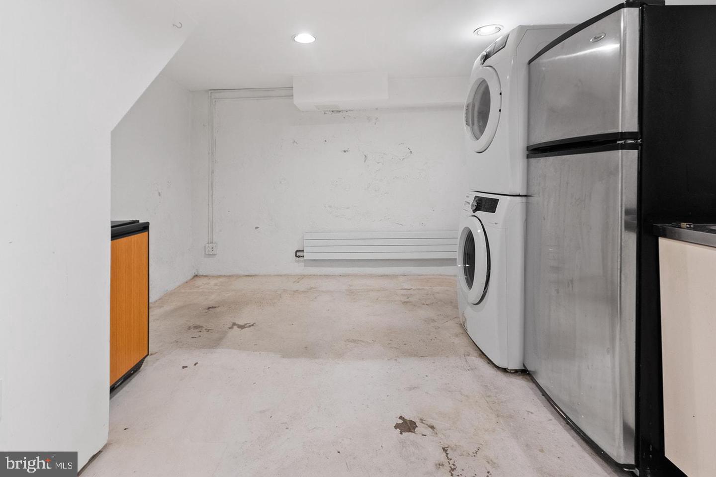 QUEEN VILLAGE - Residential Lease