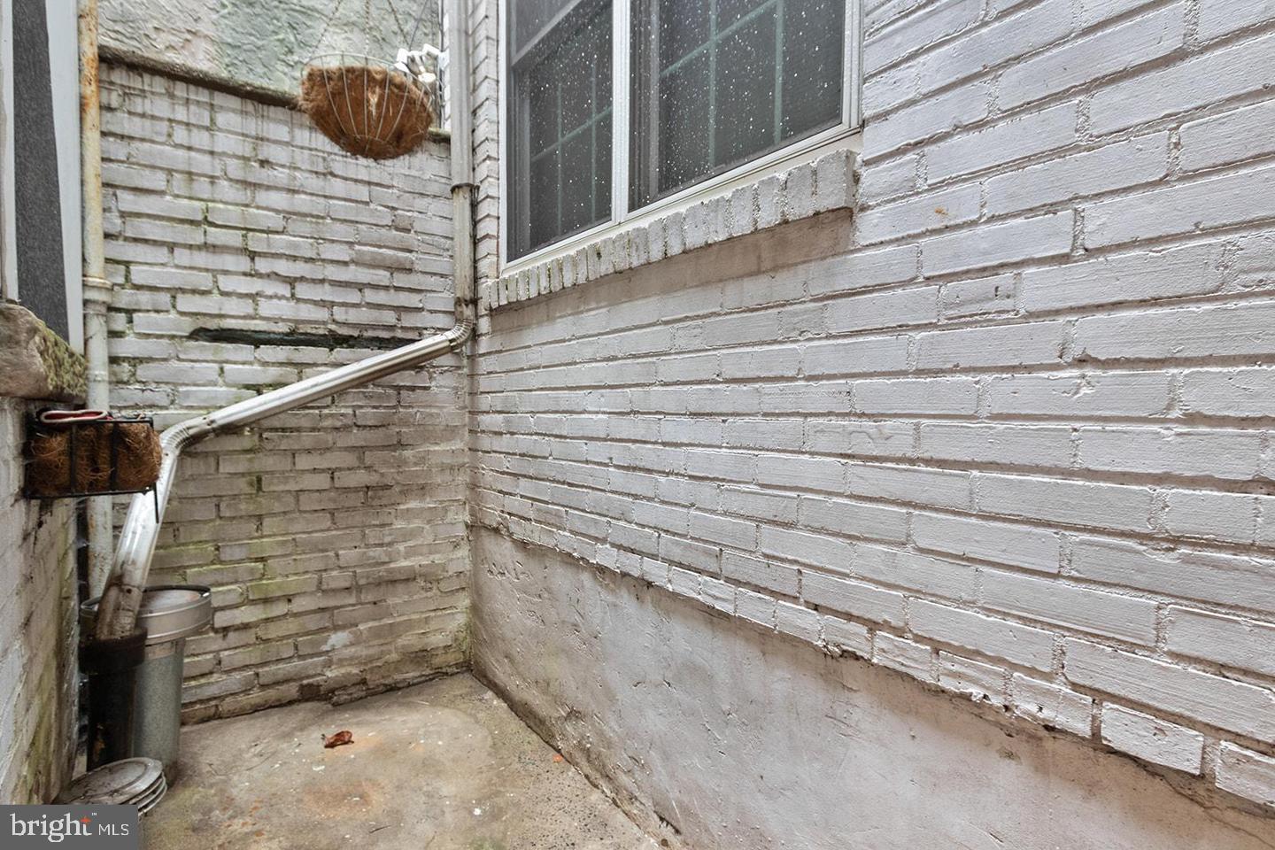 QUEEN VILLAGE - Residential Lease