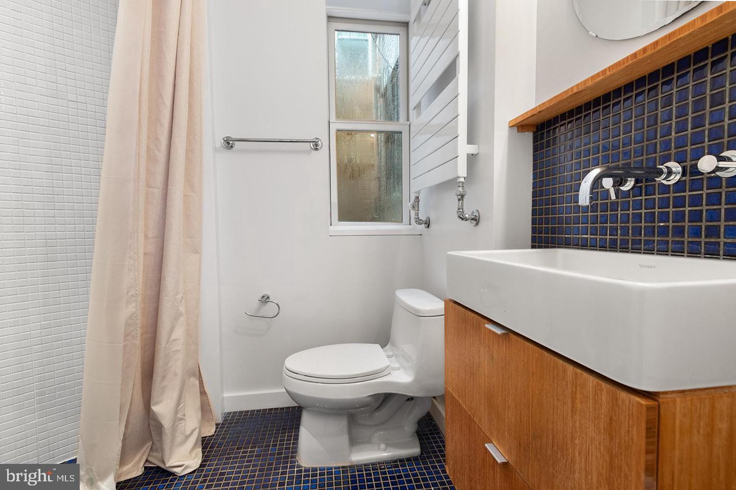 QUEEN VILLAGE - Residential Lease