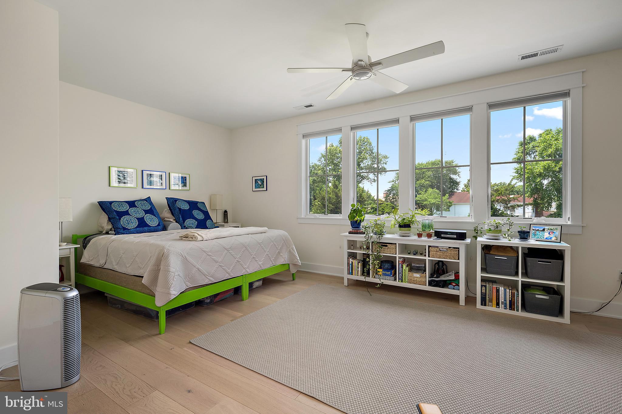 SHOWFIELD - Residential