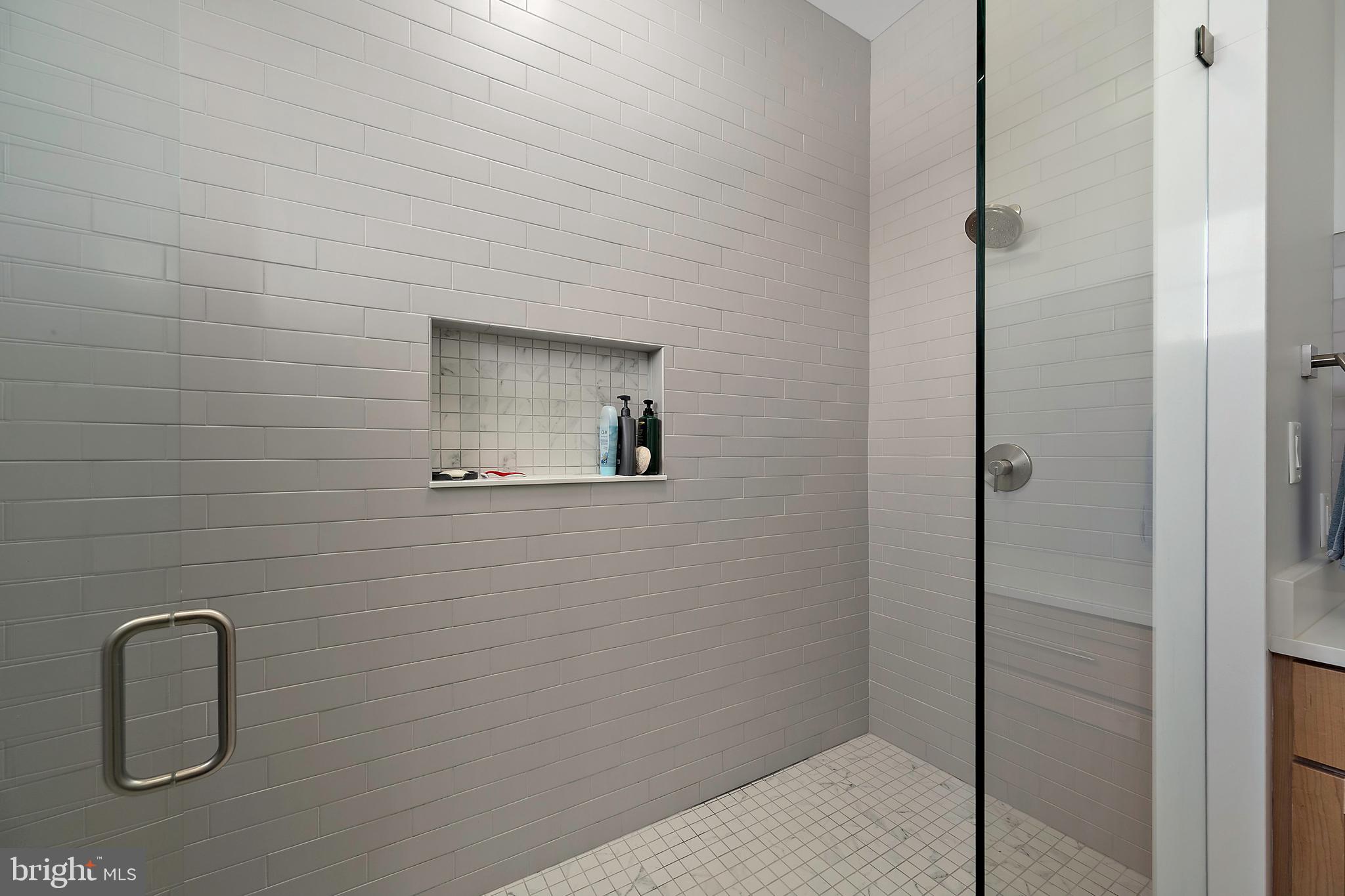 SHOWFIELD - Residential