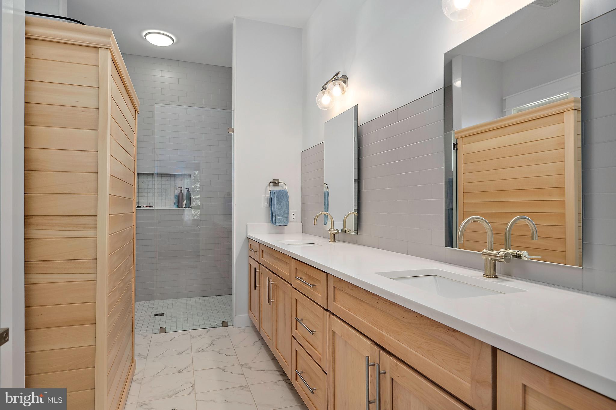 SHOWFIELD - Residential