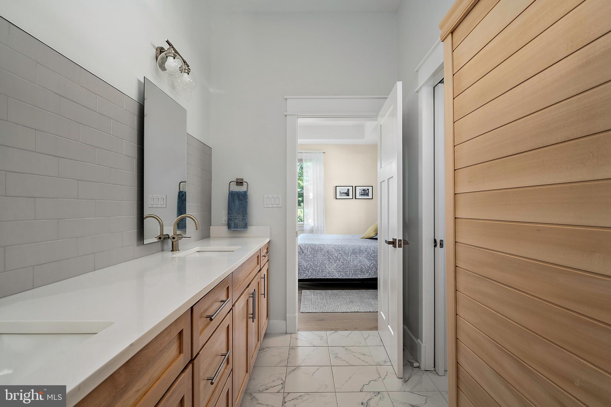 SHOWFIELD - Residential