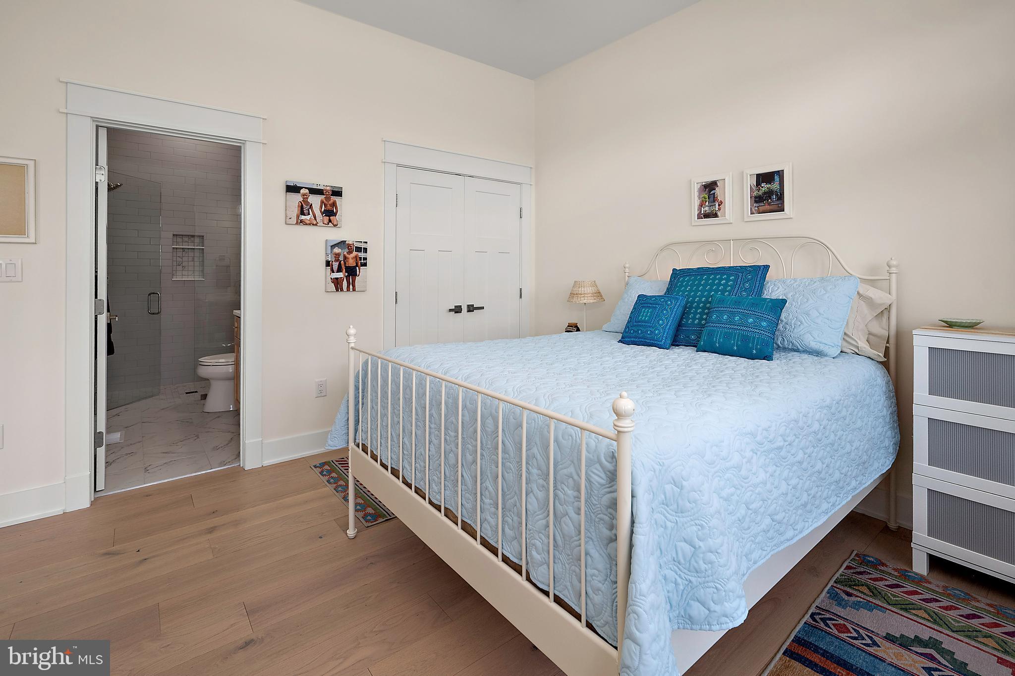 SHOWFIELD - Residential