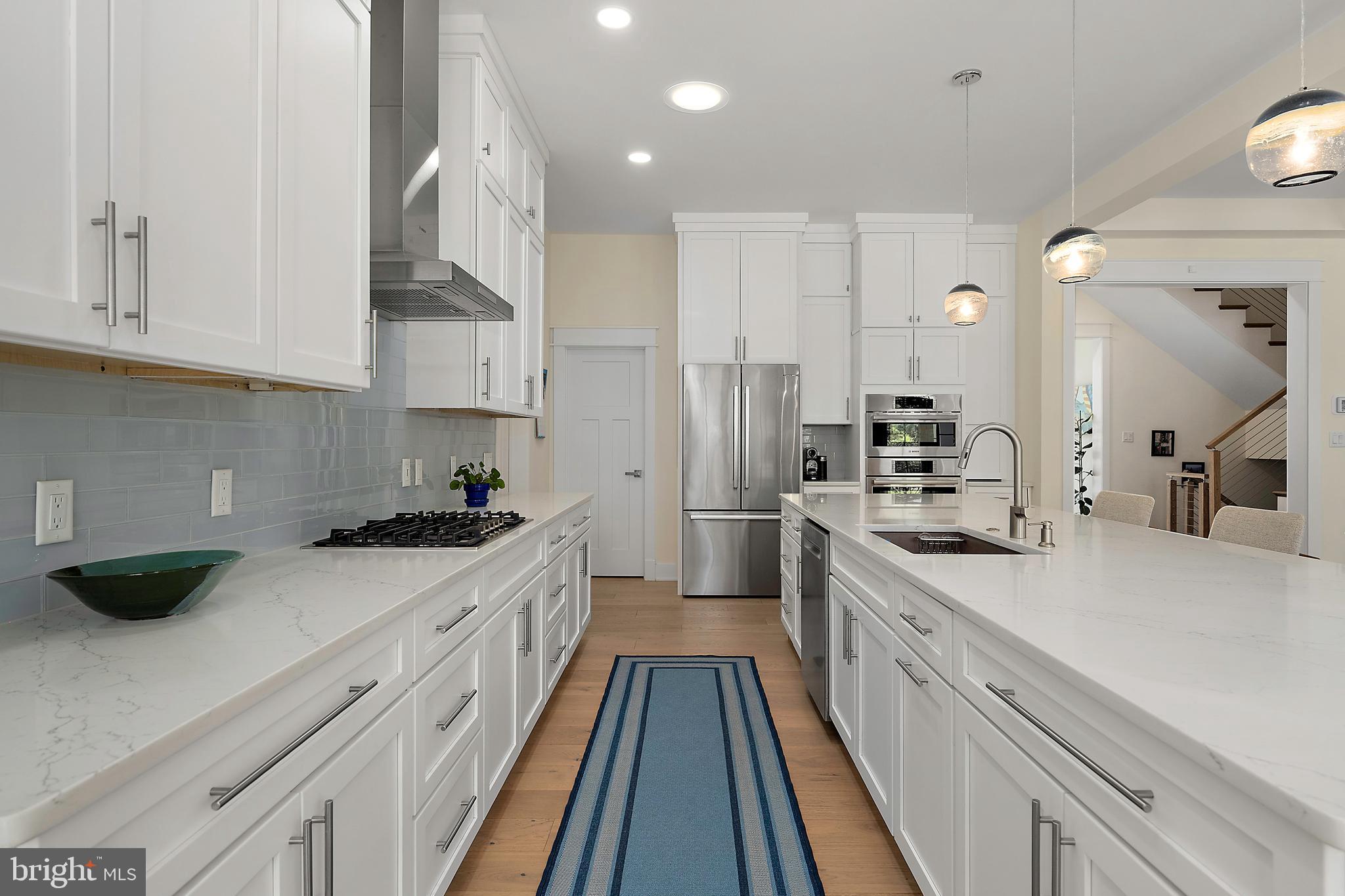 SHOWFIELD - Residential