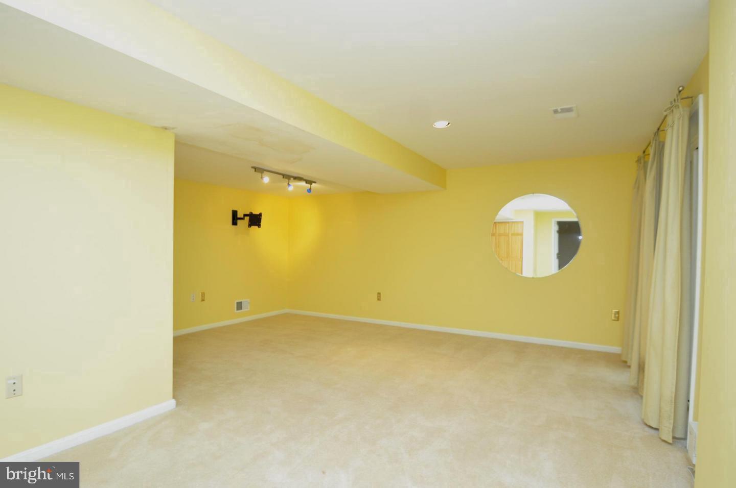 WASHINGTONIAN VILLAGE - Residential Lease