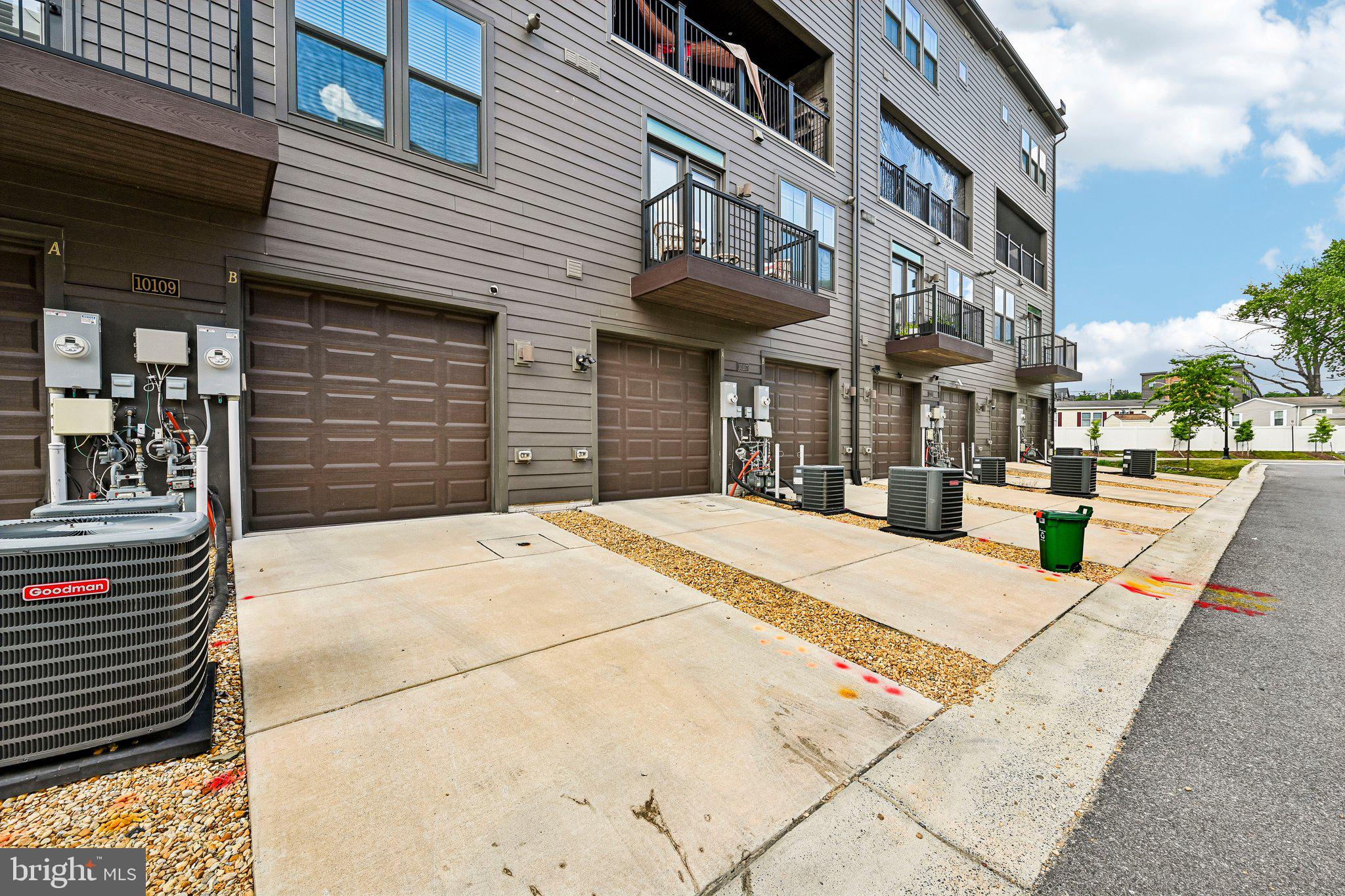 PADDOCK POINTE - Residential