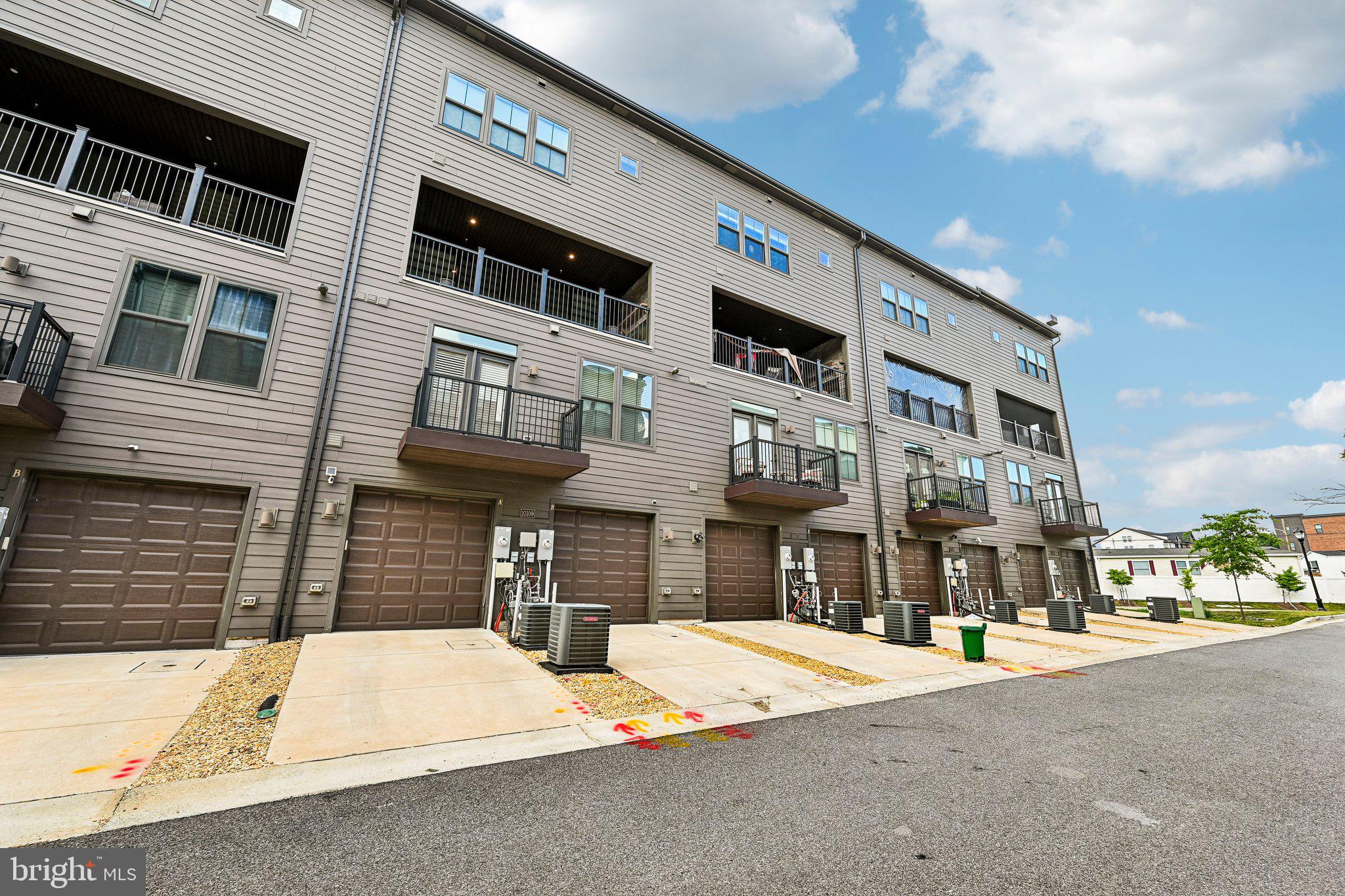 PADDOCK POINTE - Residential