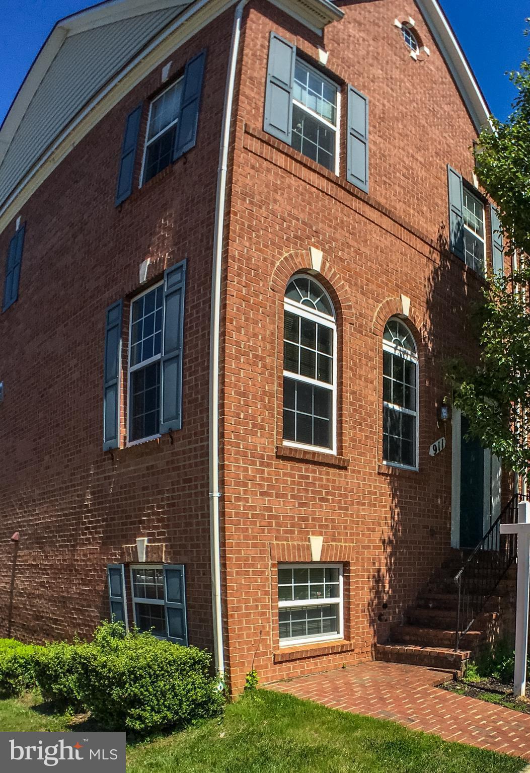 KING FARM BAILEYS COMMON - Residential Lease