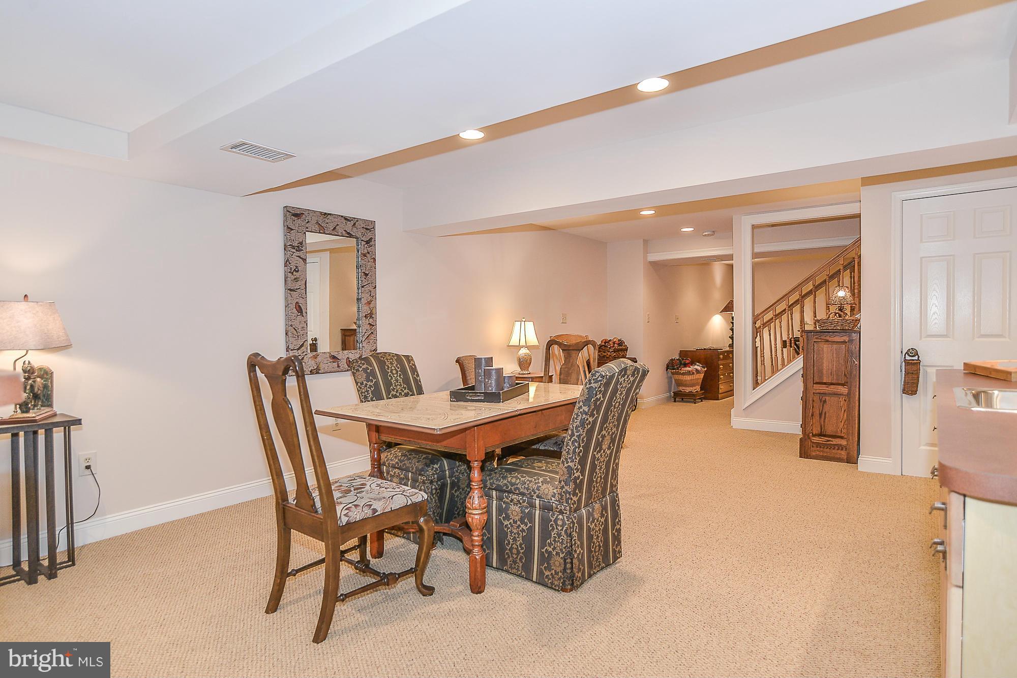 MCLEAN ESTATES - Residential