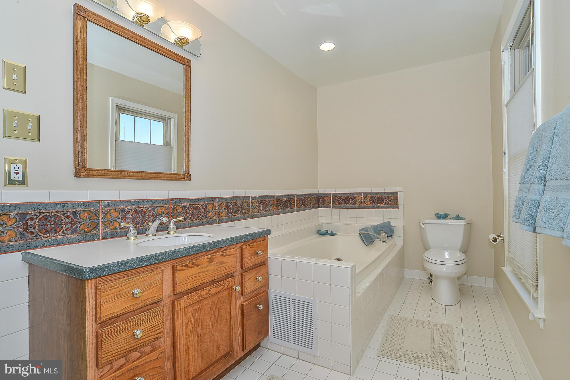 MCLEAN ESTATES - Residential