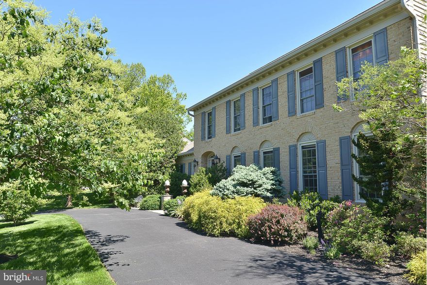 Stately brick front colonial w/ circular dr. on 7/8 acre, beautifully landscaped. Lovely neighborhood, great location! 3 finished lvls.4 fp's! MBR w/ sitting rm & fp. Spacious kit plus breakfast rm. Gorgeous hdwd floors. LL w/den/5th br, game rms & wkshp.Screened porch to enjoy privacy & nature.