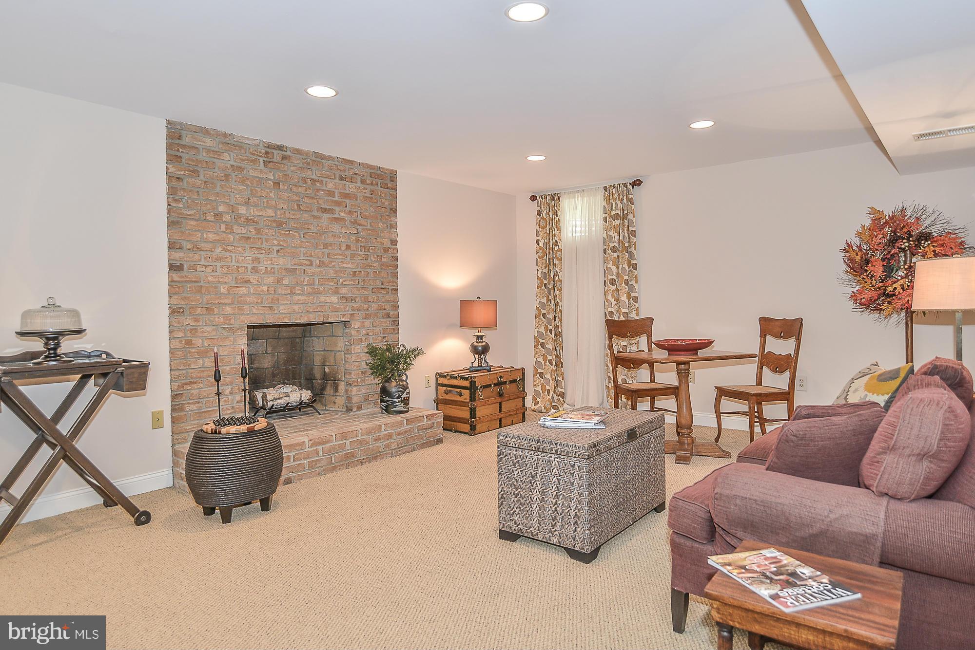 MCLEAN ESTATES - Residential