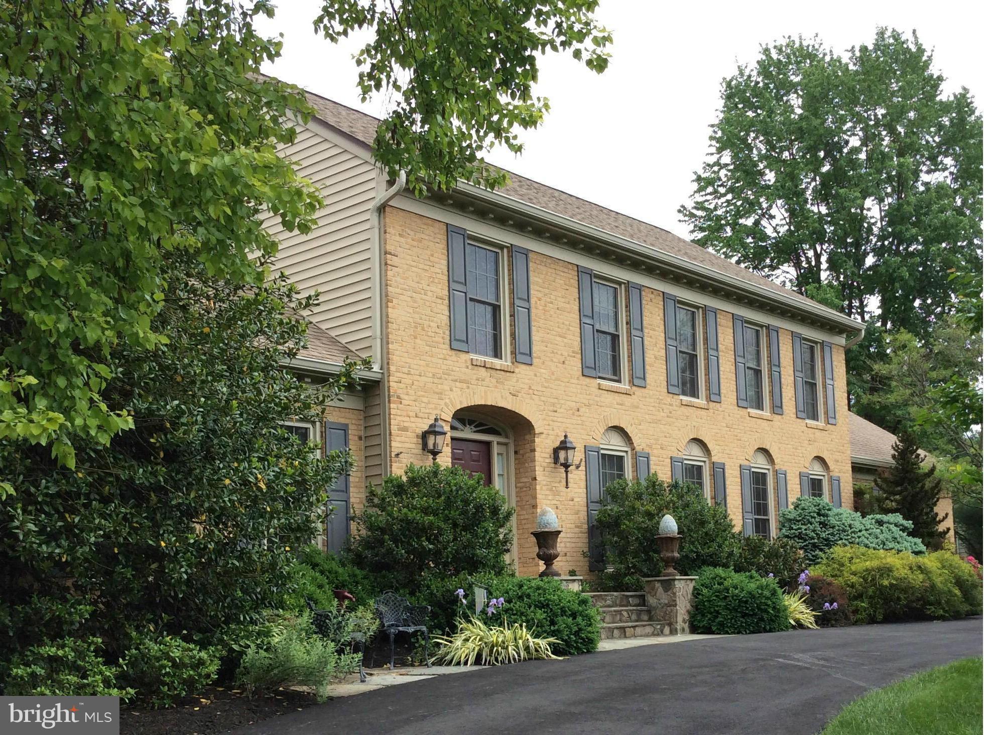 MCLEAN ESTATES - Residential