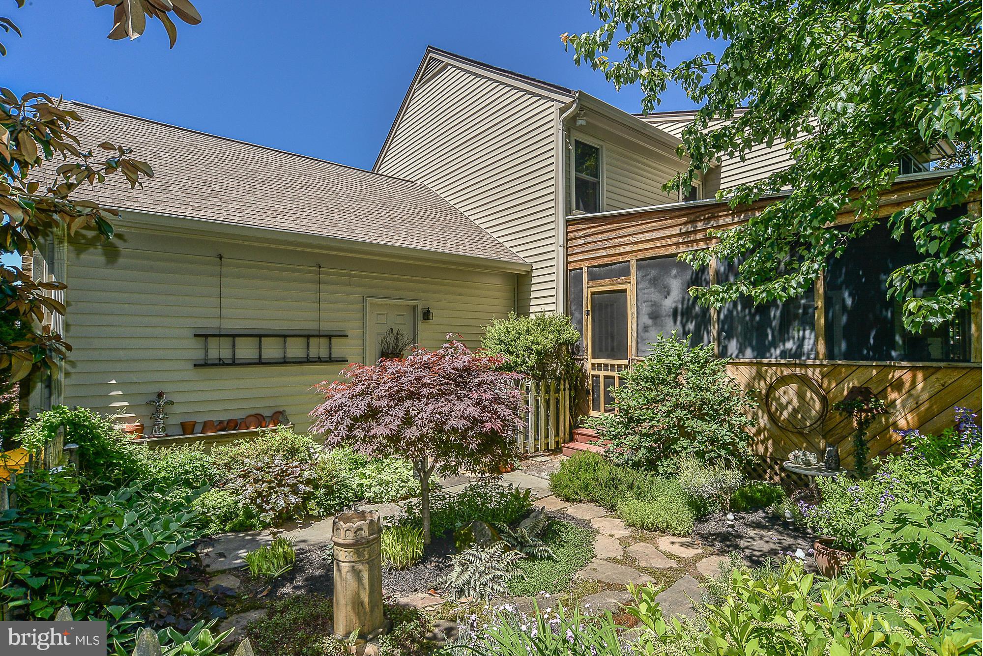 MCLEAN ESTATES - Residential