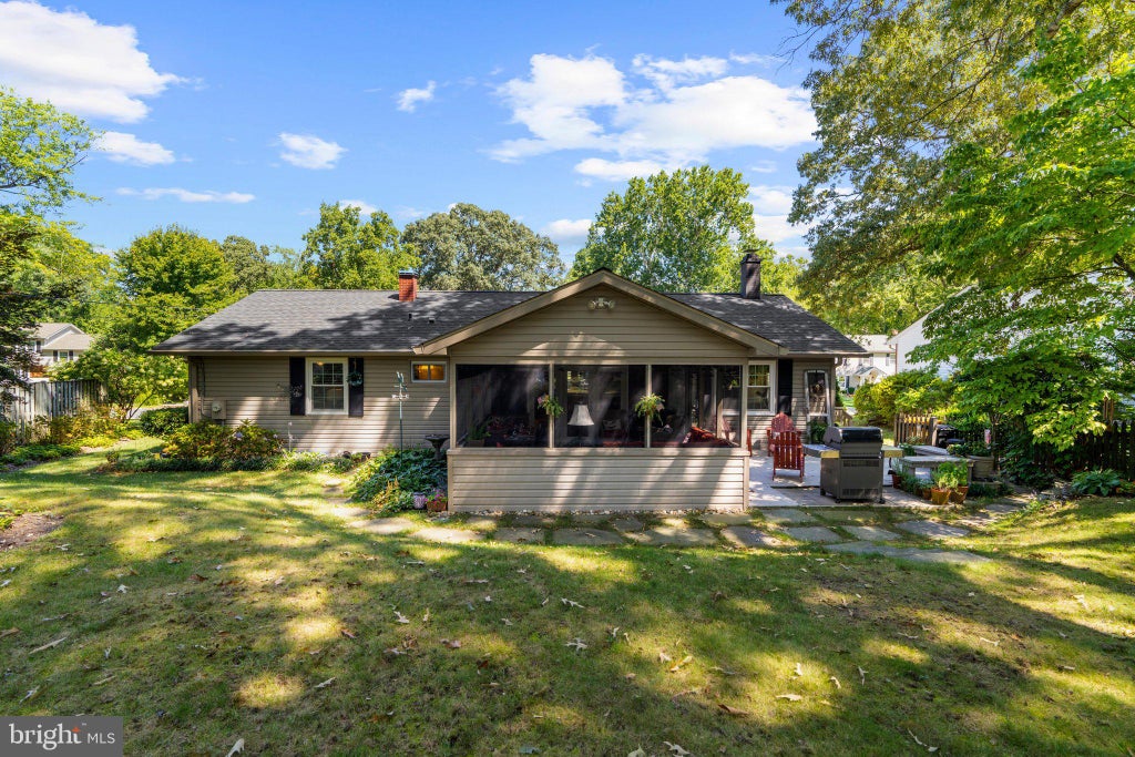 Photo of 29 Severndale Road, SEVERNA PARK, MD 21146 (MLS # MDAA2155326)