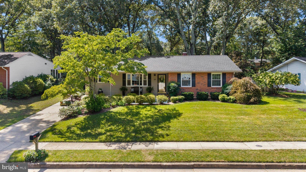 Photo of 29 Severndale Road, SEVERNA PARK, MD 21146 (MLS # MDAA2155326)