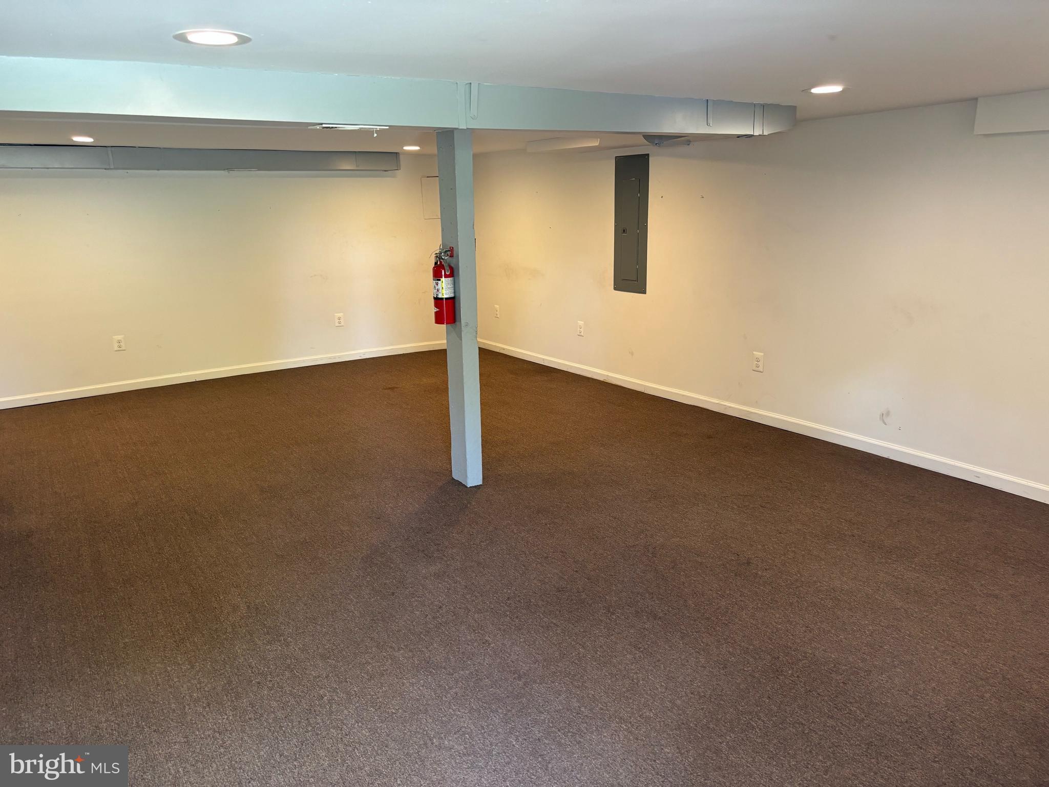 OAKWOOD - Commercial Lease