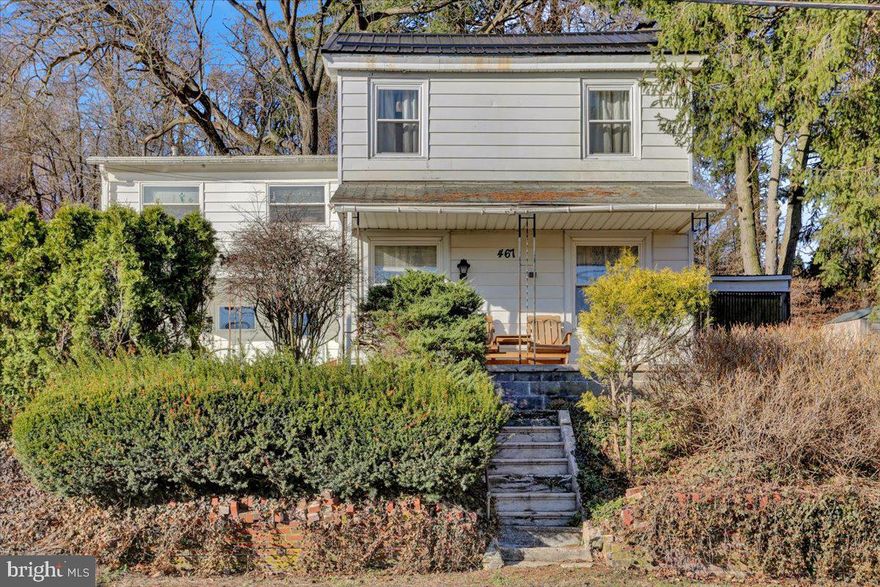 This charming single family home is one worth checking out. Located in Schuylkill Valley Schools. Offering 3 bedrooms and 1.5
bathrooms. Situated on a 1.16 acre lot. All that awaits are your finishing touches to make it your own. Schedule your showing today!!