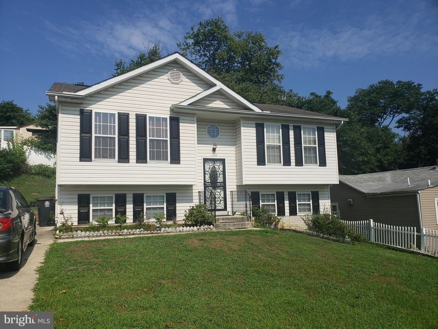 SINGLE FAMILY HOME WITH FRONT & BACK YARD. 4 BEDROOMS & 2 FULL BATHS WITH LARGE LOWER-LEVEL RECREATION ROOM. WOOD FLOORS, LARGE KITCHEN, DRIVEWAY, FENCED YARD. CREDIT SCORE NO LESS THAN 680+ & RENTAL HISTORY. SCHEDULE ONLINE.
CLOSE TO METRO AND PUBLIC TRANSPORTATION. Apply through RentSpree link listed.