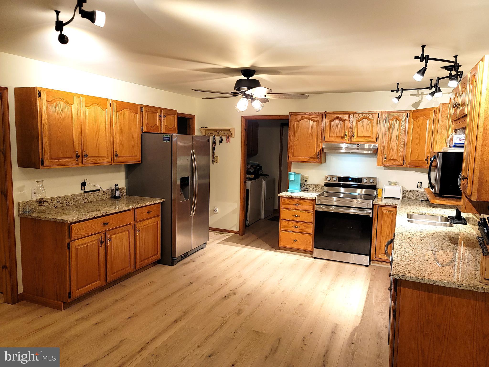 CREEK POINT - Residential