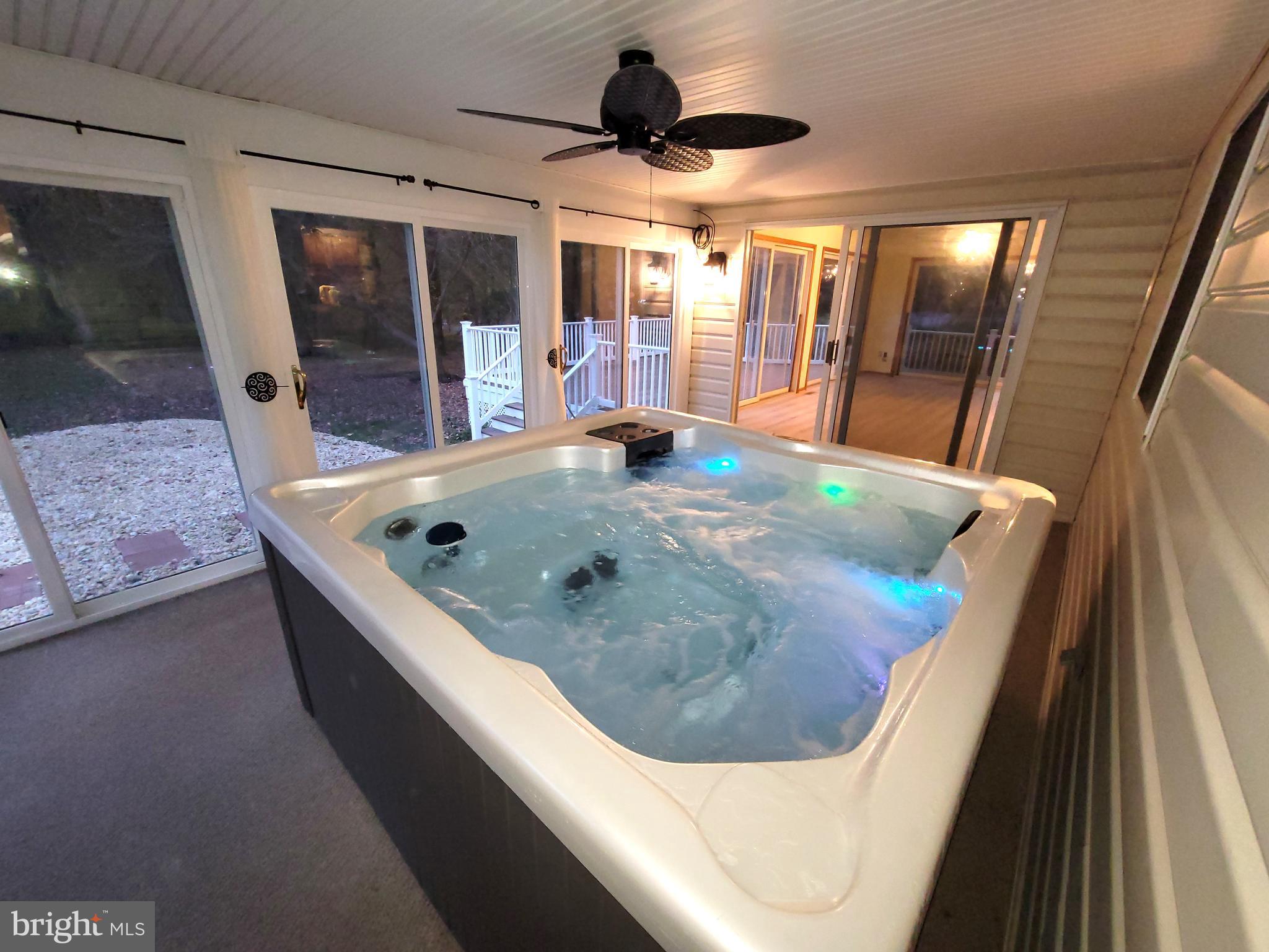 CREEK POINT - Residential