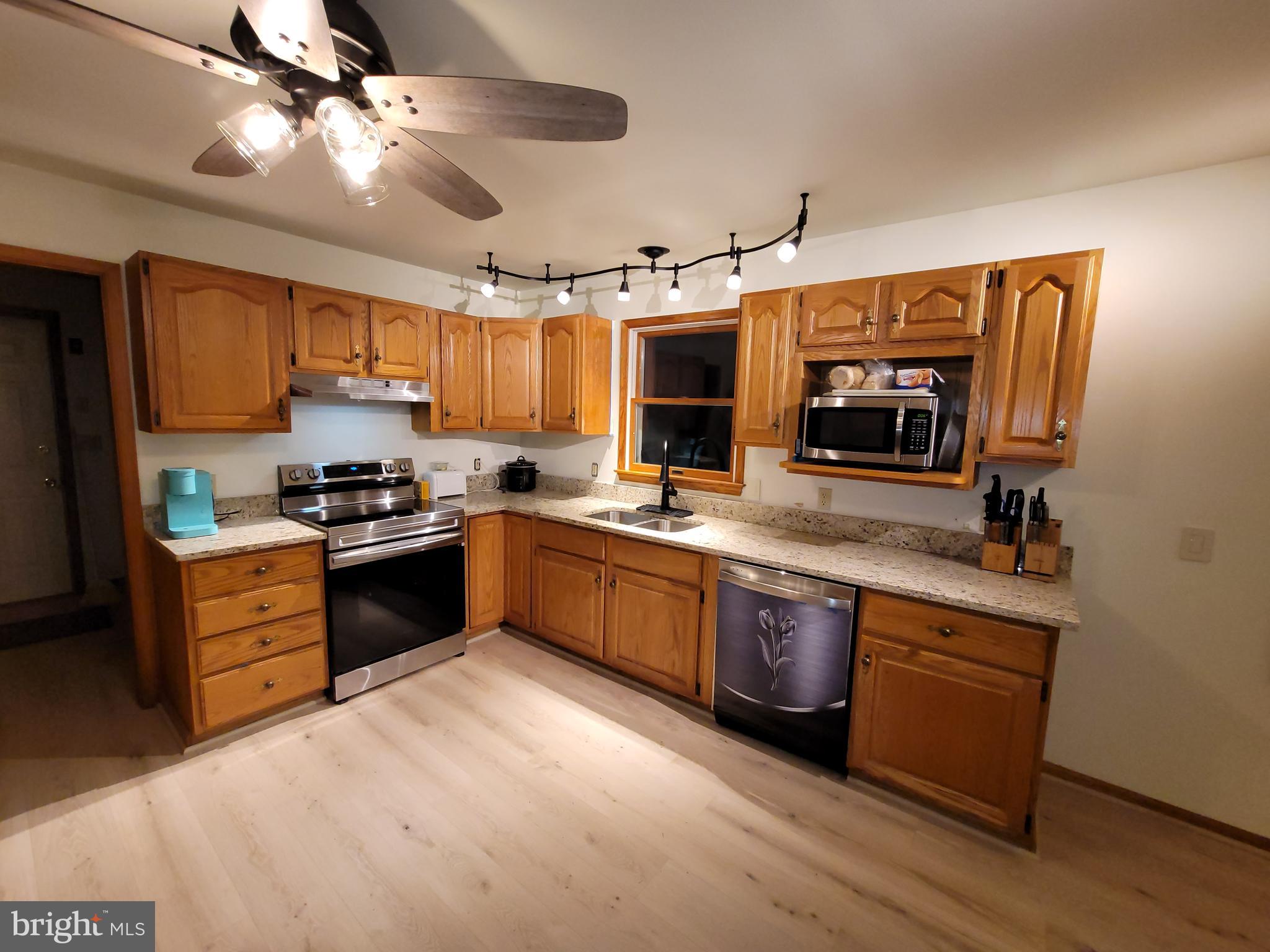 CREEK POINT - Residential