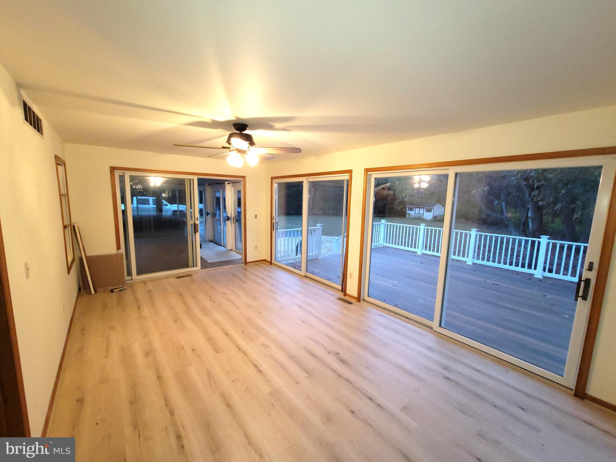 CREEK POINT - Residential