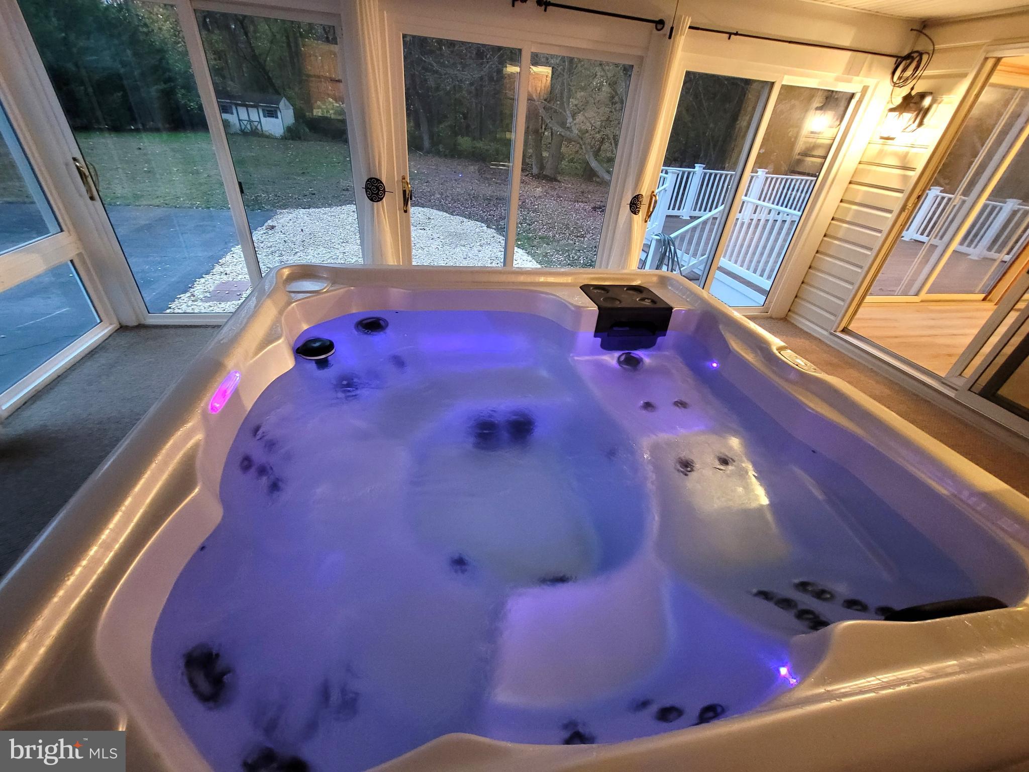 CREEK POINT - Residential