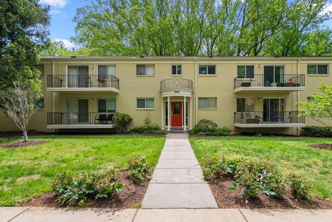 Condo For Rent - 10643 Weymouth Street #103<br/> BETHESDA, MD 20814