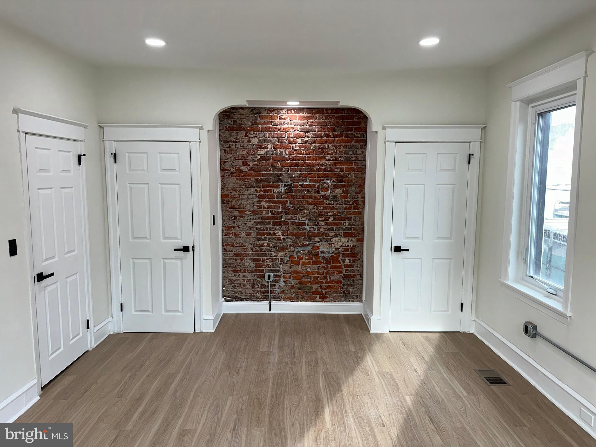 OLDE KENSINGTON - Commercial Sale