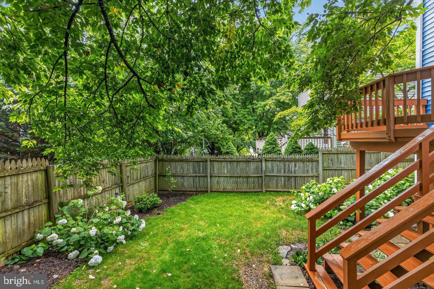 10741 LAKE EDGE COURT