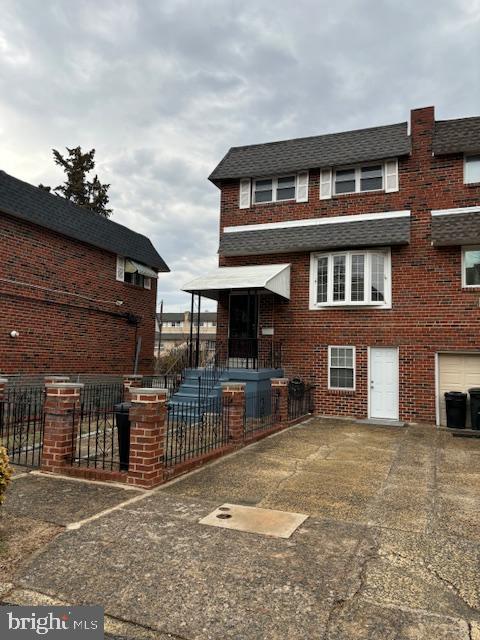 Owner also consider leasing this property , 4 bedroom, 4.5 bathroom end of row townhouse, walking distance to Temple University, hardwood floor throughout, each bedroom has their own decent sized private full bathroom, private drive way, great income for investor, convenient location, near public transportation. Search no more, schedule your showing now.