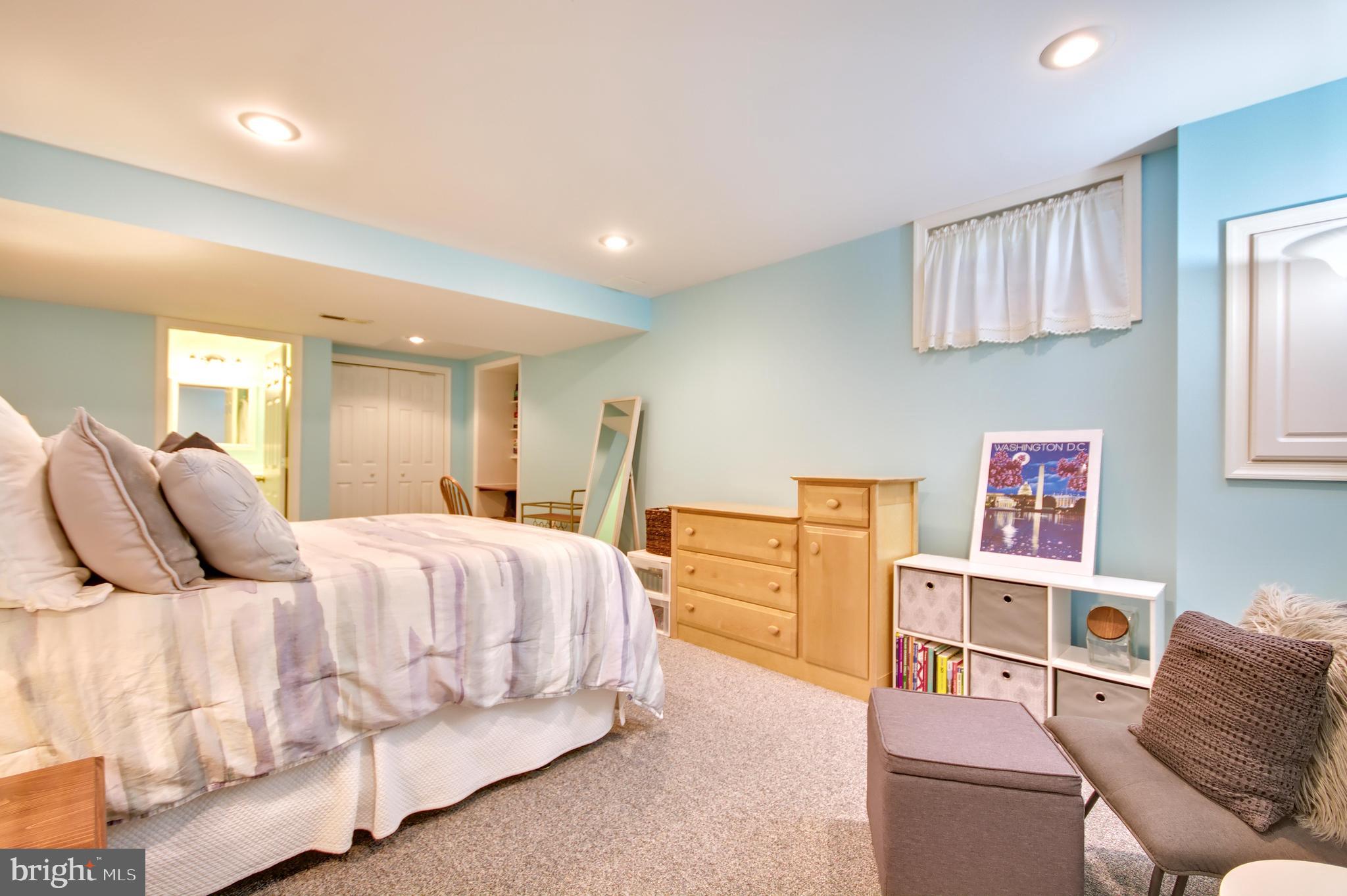 HUNT MEADOW - Residential