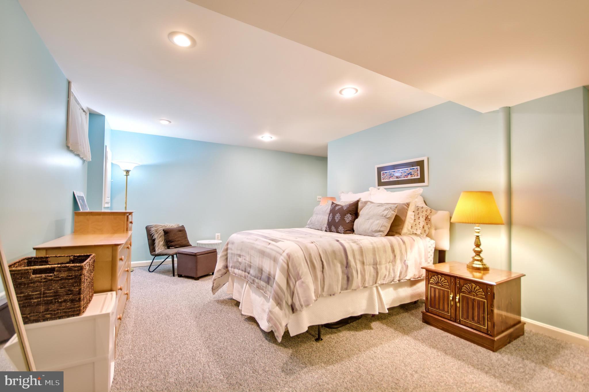 HUNT MEADOW - Residential