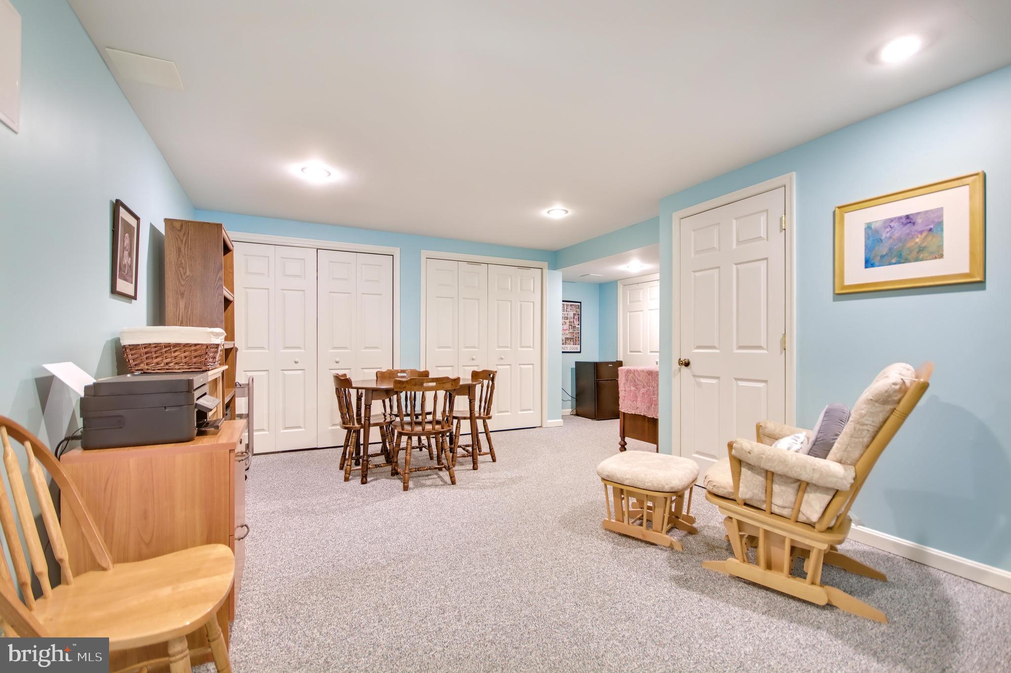 HUNT MEADOW - Residential