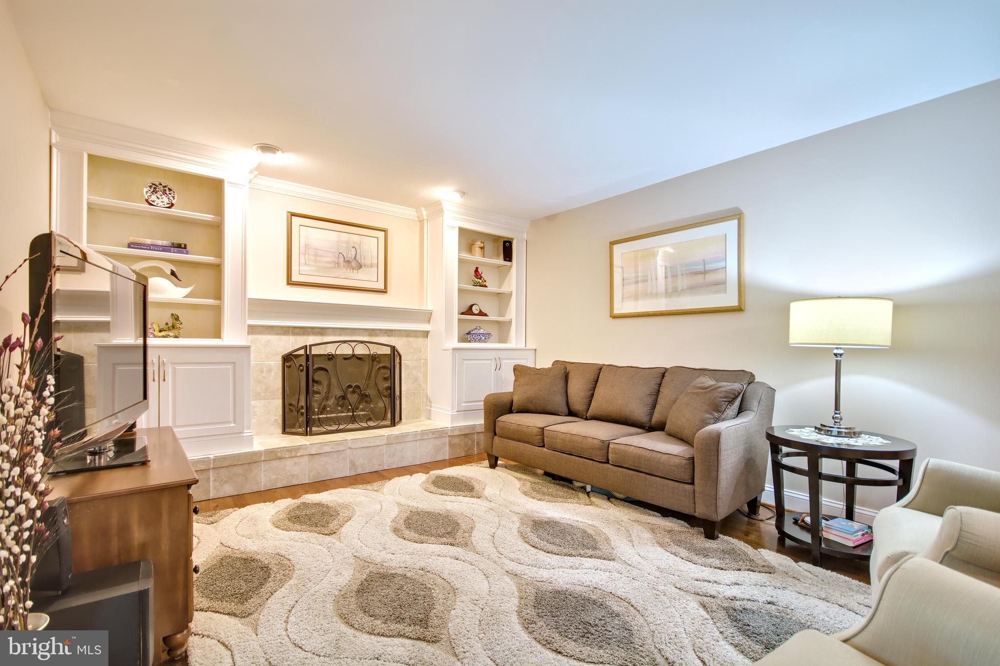 HUNT MEADOW - Residential