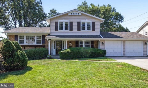 Photo of 5502 Amesfield Court, ROCKVILLE, MD 20853 (MLS # MDMC2256222)