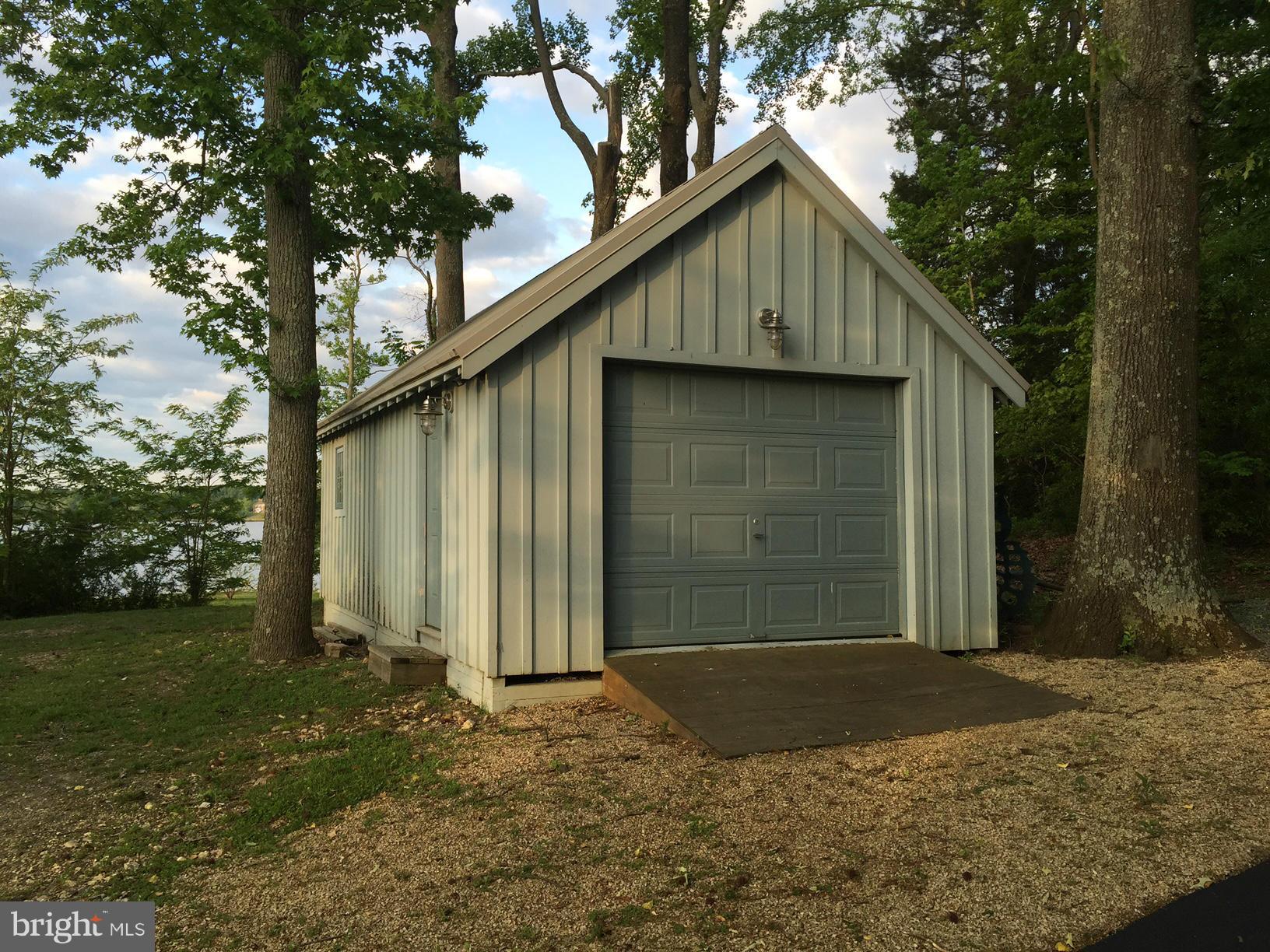 BYWATER ESTATES - Land