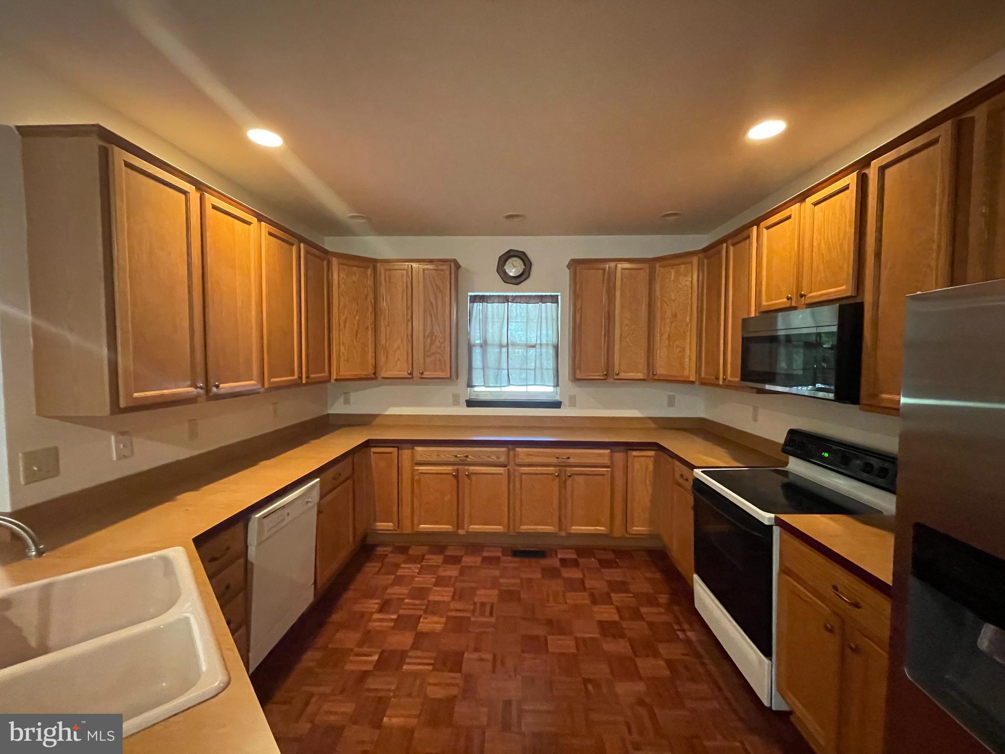 AVON CREST - Residential Lease