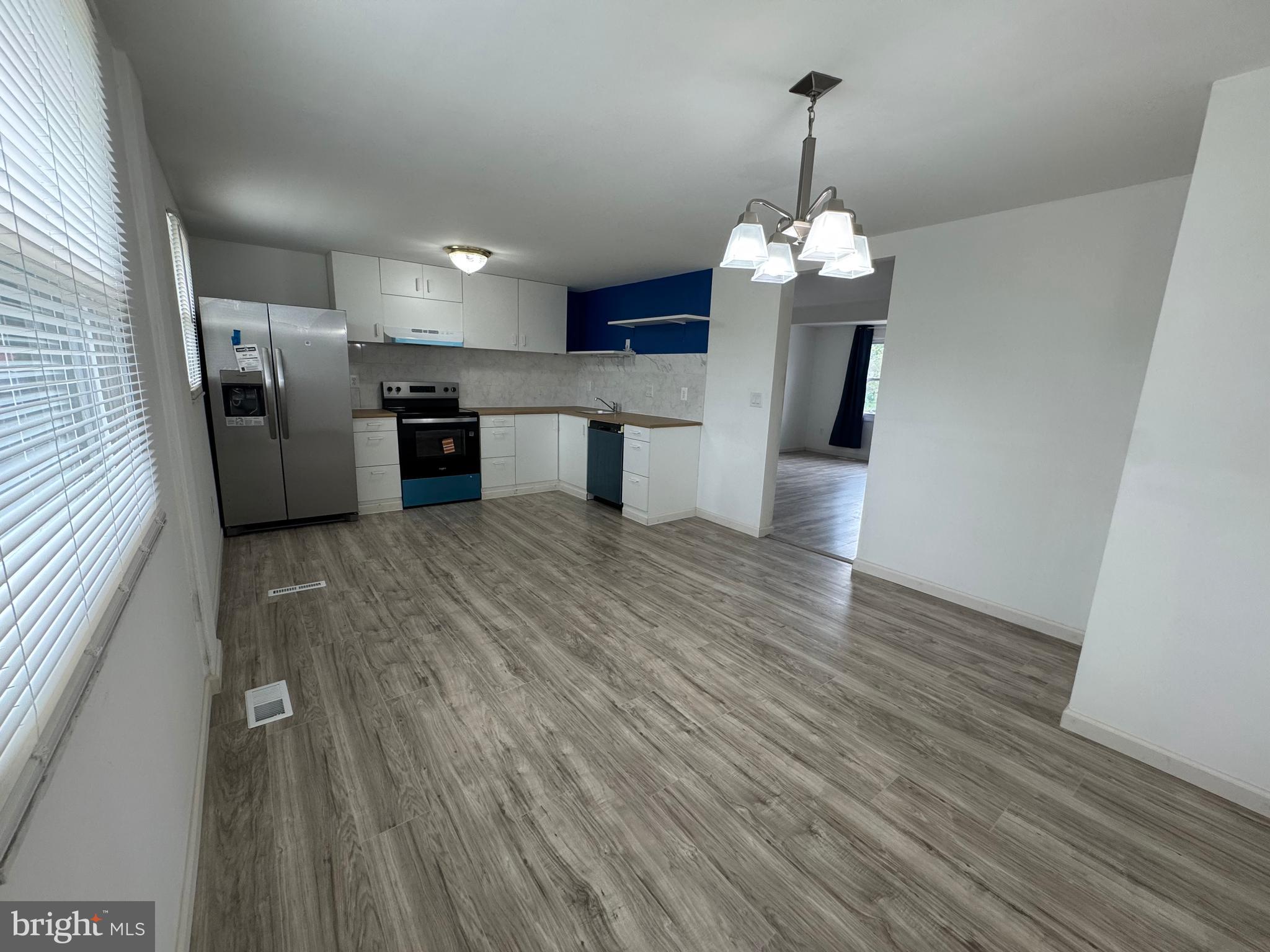 1757 CARRIAGE WAY